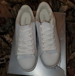 Cloudwalkers tennis shoes